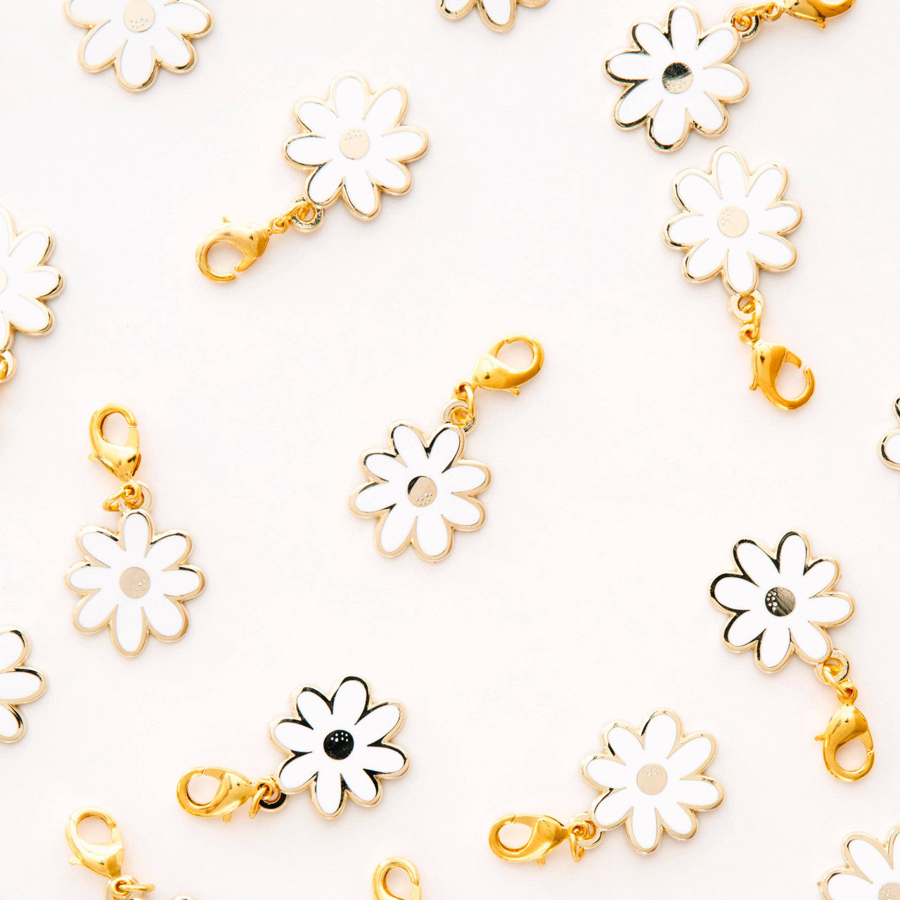 White Daisy - Zipper Charm  - Sarah Hearts